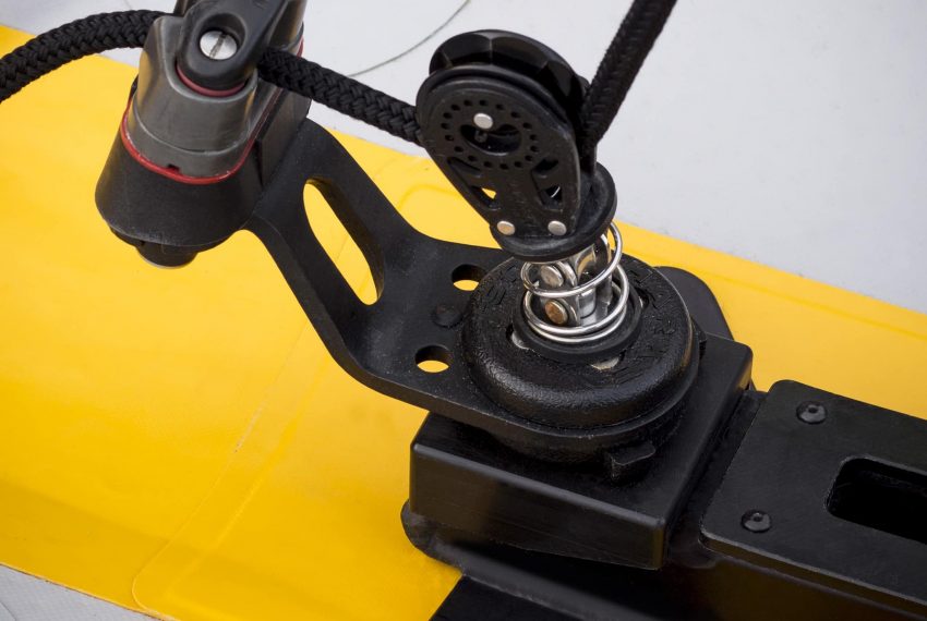 mainsheet-swivel-jammer-base-closeup
